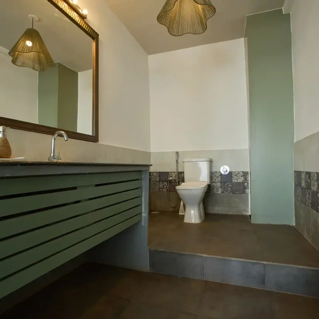 Bathroom 4 (1)