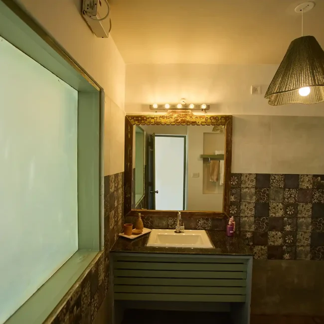 Bathroom 5 (1)